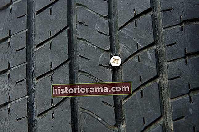 46793471 - plochá pneumatika, pretože pneumatika so skrutkami do ostria.
