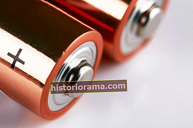hvordan man rydder op i batterisyre 38783934 to orange alkaliske batterier makro på hvid