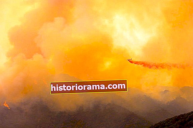 Bekjempelse av brann i Santa Barbara, CA (Vincent Laforet Wildfires Aerial 02)