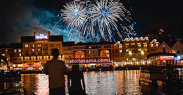 Cum să fotografiați artificii și să capturați culorile Zilei Independenței