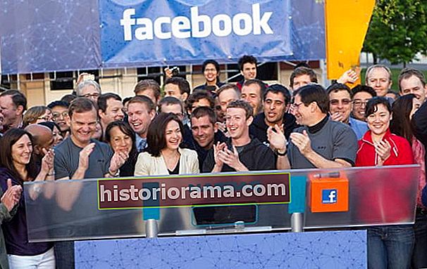 Mark Zuckerberg offentliggør Facebook