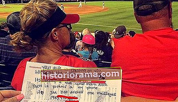 žena chytená pri podvádzaní manžela počas hry Atlanta Braves