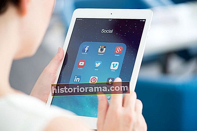 moderování sociálních médií a AI aplikace na Apple iPad