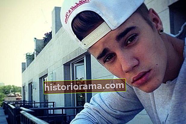Noua aplicație selfie a lui Justin Bieber există pentru că ... de ce?